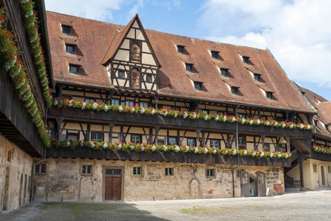 Flowers on the arcades, Old Court, inner courtyard, UNESCO World Heritage Site, Bamberg, Upper