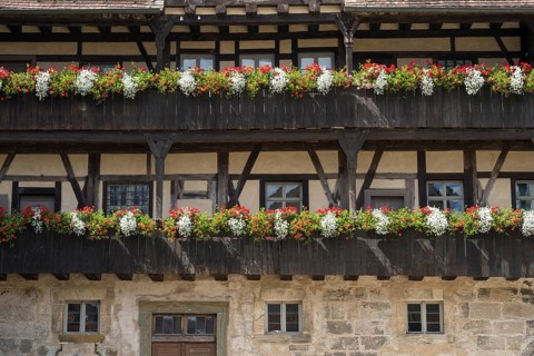 Flowers on the arcades, façade, Old Court, inner courtyard, UNESCO World Heritage Site, Bamberg,
