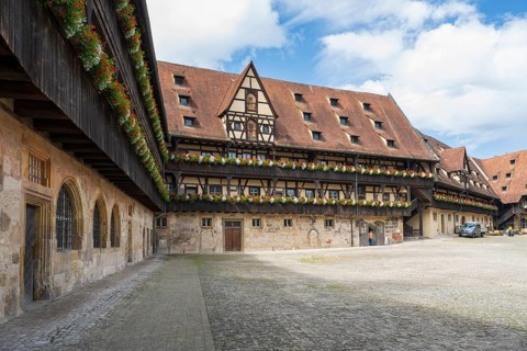 Flowers on the arcades, Old Court, inner courtyard, UNESCO World Heritage Site, Bamberg, Upper