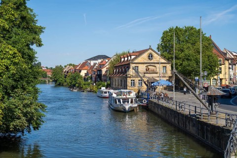 Building on the Regnitz, jetty, crane, old town, UNESCO World Heritage Site, Bamberg, Upper
