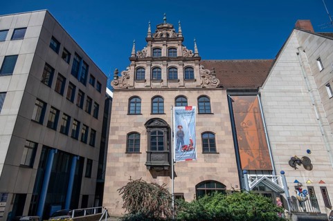 Former patrician house, mentioned in 1517, rebuilt in 1611 in Italian Renaissance style, toy museum