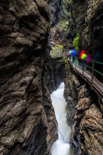 Breitach flows through gorge, stream, Schrattenkalk, visitors on footbridge, hiking trail,