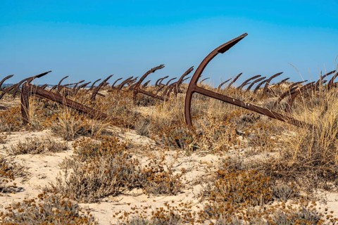 Cemitério das âncoras, anchor cemetery, around 250 iron anchors are placed here, they used to
