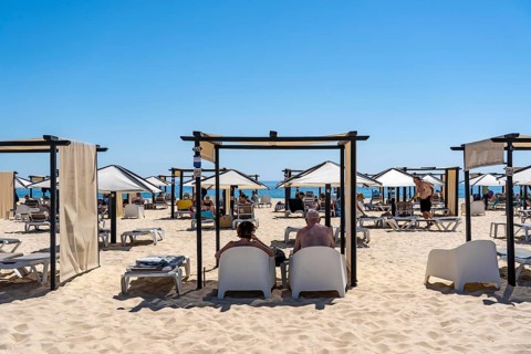 Kilometre-long beach Praia da Ilha de Tavira, on the island off Tavira, partly managed, facilities