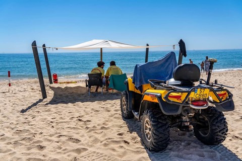 Kilometre-long beach Praia da Ilha de Tavira, on the island off Tavira, lifeguard station, Algarve,