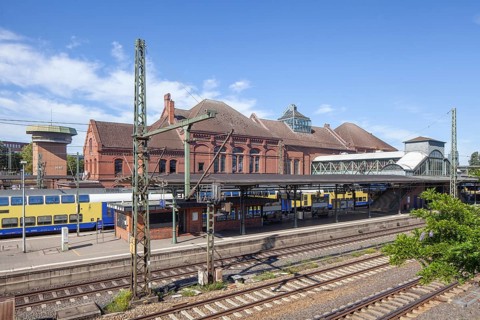 Harburg railway station with local train and platform, Harburg, Hamburg, Germany