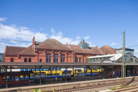 Harburg railway station with local train and platform, Harburg, Hamburg, Germany