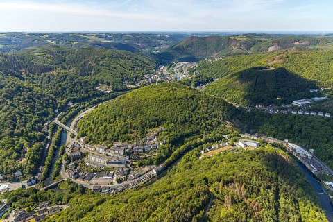Aerial view, district Lennestein, river Lenne loop, Werdohler Straße, mountain Am Schwarzenstein,