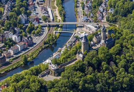Aerial view, Altena Castle, Fritz-Thomee-Straße, River Lenne, Altena, Sauerland, Märkischer Kreis,