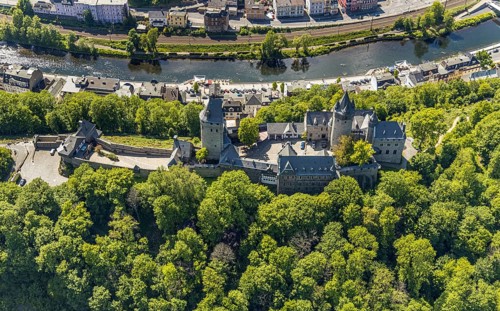 Aerial view, Altena Castle, Fritz-Thomee-Straße, River Lenne, Altena, Sauerland, Märkischer Kreis,
