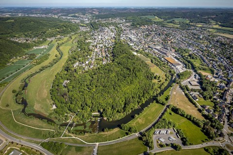 Aerial view, local view Wennigloh in forest area, Eichholz forest, river Ruhr, Ruhr loop, Arnsberg,