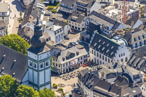 Aerial view, catholic church St. Johannes Baptist, Alter Markt, gastronomy, Südsauerlandmuseum,
