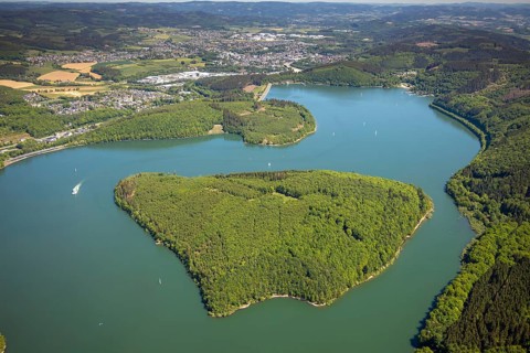 Aerial view, Gilberginsel, Biggesee, excursion boat on the Biggetalsperre, Attendorn, Sauerland,
