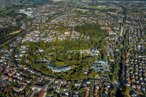 Aerial view, spa garden with Wandelhalle, Klinik am Rosengarten, Bali Therme, GOP Varieté Theatre
