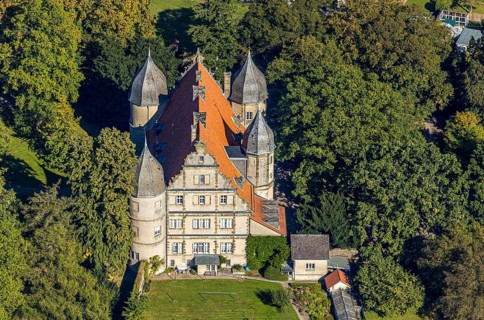 Aerial view, Barntrup Castle with corner towers, Barntrup, East Westphalia-Lippe, North
