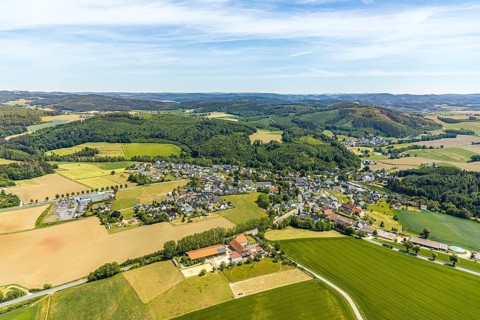 Aerial view, local view Langenholthausen, Goldbäckerei Grote GmbH, Sunderner Straße, Balve,