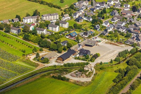 Aerial view, agriculture Norbert Wiese GmbH, Deelenscheune, Mühlenstraße, river Ruhr, Velmede,