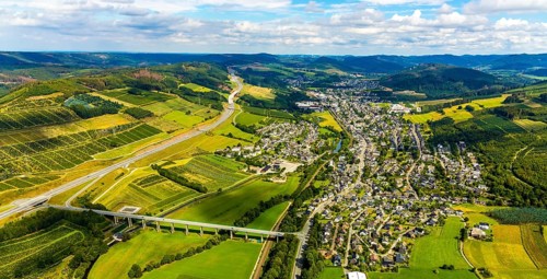 Aerial view, Ruhr valley bridge Velmede, valley bridge Schormecke, river Ruhr, motorway A46, view