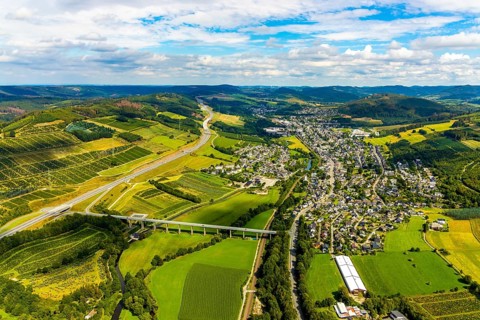 Aerial view, Ruhr valley bridge Velmede, valley bridge Schormecke, river Ruhr, motorway A46, view