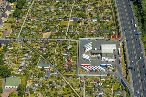 Aerial view, Shell petrol station, Vietingstraße, truck parking, motorway A40, allotment garden