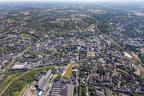 Aerial view, overview Bochum city centre from west to east with central station, Westring,