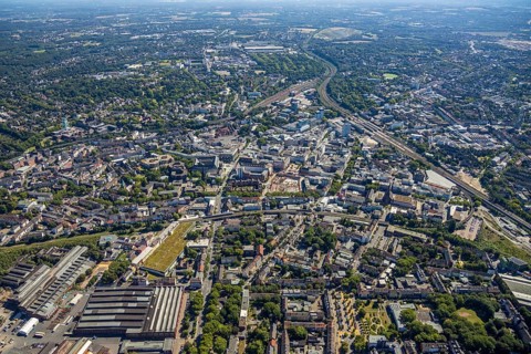 Aerial view, overview Bochum city centre from west to east with central station, Westring,