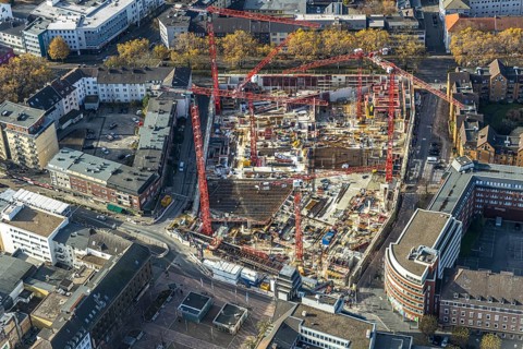 Construction site and new building for three-part commercial building complex Viktoria Karree,
