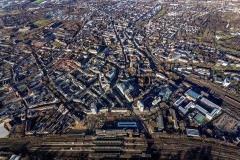 Aerial view, overview of Bochum with main station and station forecourt, Brche car park P1,