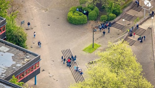 Aerial view, Geschwister-Scholl-Gymnasium with pupils in the schoolyard, Volmarstein, Wetter, Ruhr