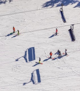 Skiers on ski slope and chairlift, Winterberg, Sauerland, North Rhine-Westphalia, Germany, DE,