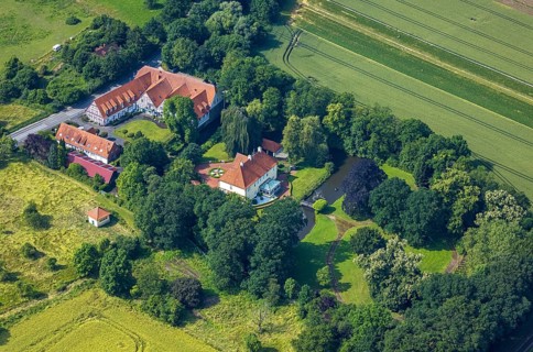 Aerial view, moated castle Haus Echthausen, Echthausen, Wickede, Sauerland, North Rhine-Westphalia,