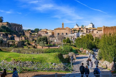 View to the right Via Sacra, to the left at the edge of the picture foot of Palatine Hill Palatine