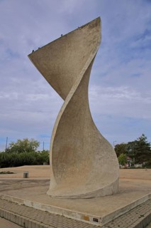 Sculpture flag monument by Joachim Sendler 1974, concrete, modern art, abstract art, large
