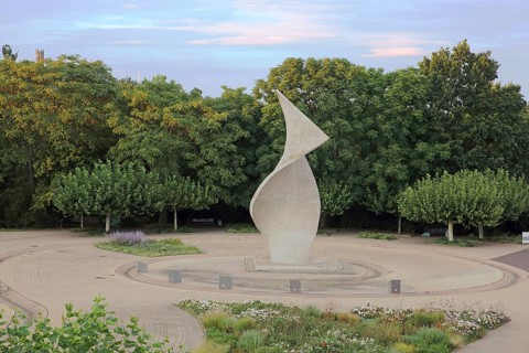 Sculpture flag monument by Joachim Sendler 1974, concrete, modern art, abstract art, large