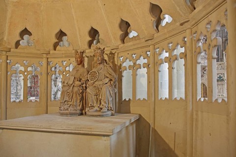 Ruling couple Otto the Great and his wife Edgitha in a chapel, two sculptures, couple, arts and
