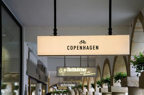 Shops in the arcades, Prinzipalmarkt, Münster, North Rhine-Westphalia, Germany