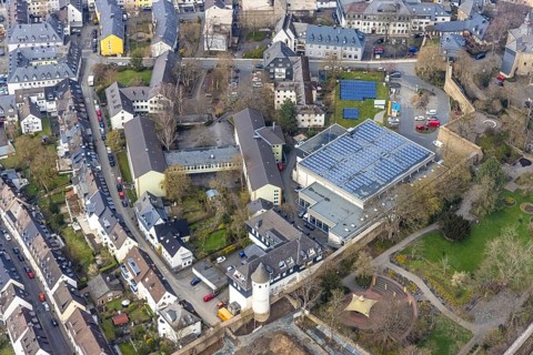 Aerial view, Realschule Am Oberen Schloss, Burgstraße, Siegen-Kernband, Siegen, Siegerland, North