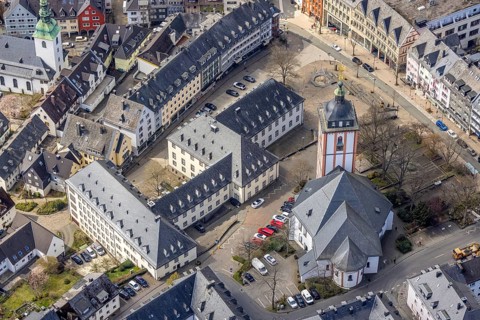 Aerial view, Old Town with Town Hall and St. Nicholas Church, Krämergasse and Kornmarkt,