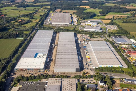 Spacious industrial complex with several large buildings and surrounding fields, aerial view Werl