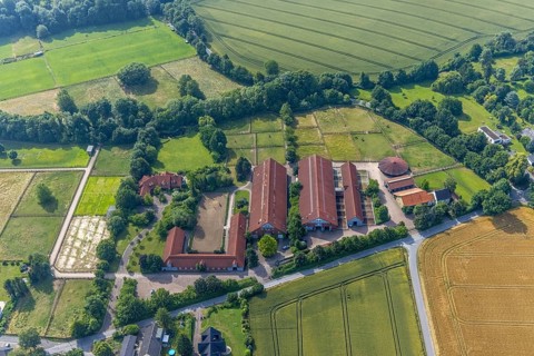 Aerial view, farm and riding stable, Am Jahenbrink, Holtum, Werl, Soester Börde, North
