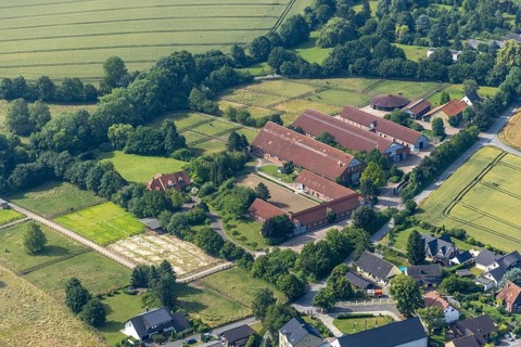 Aerial view, farm and riding stable, Am Jahenbrink, Holtum, Werl, Soester Börde, North