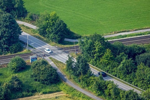 Aerial view, railway crossing Iwering, Westbüderich, Werl, Soester Börde, North Rhine-Westphalia,
