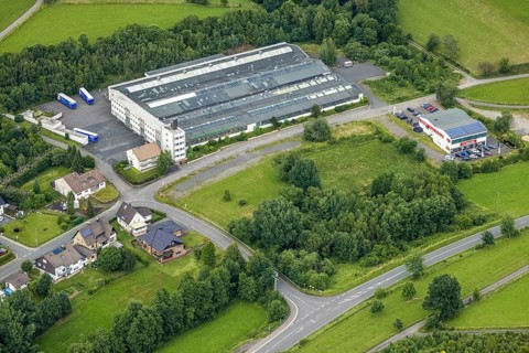 Aerial photo, Fahrradwerk Enik Gmbh, Autohaus Hunold, Wenden, Sauerland, North Rhine-Westphalia,