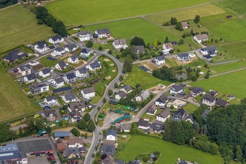 Aerial view, housing estate Zum Stollen in Altenhof, construction site Jahnstraße, Wenden,