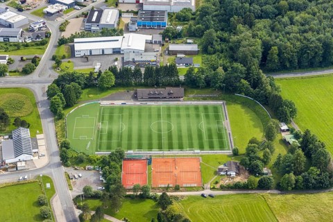Aerial view, sports field and tennis courts in Hünsborn, Wenden, Sauerland, North Rhine-Westphalia,