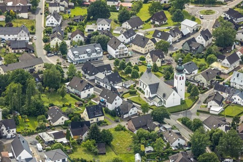 Aerial view, Roman Catholic parish church of St. Kunibertus, Hünsborn, Wenden, Sauerland, North