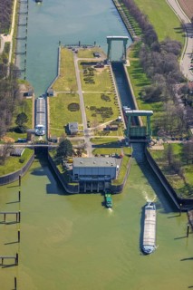 Aerial view, harbour Emmelsum, lock Friedrichsfeld, lock road, river Rhine, Rhine estuary
