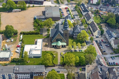 Aerial view, evang. Christuskirche, Corona rapid test centre in the new parish hall in Oststraße,