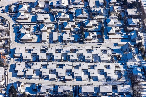 Aerial view, residential buildings Rosenweg, snow-covered bungalows, Unna, Ruhr area, North