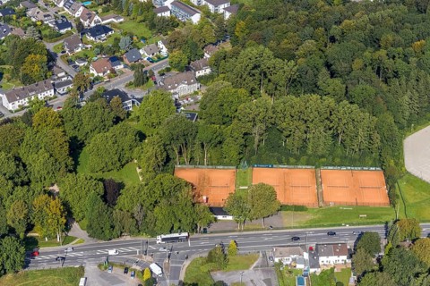 Aerial view, tennis courts of the Rot-Weiß tennis club in the Lindenberg district of Schwelm, Ruhr